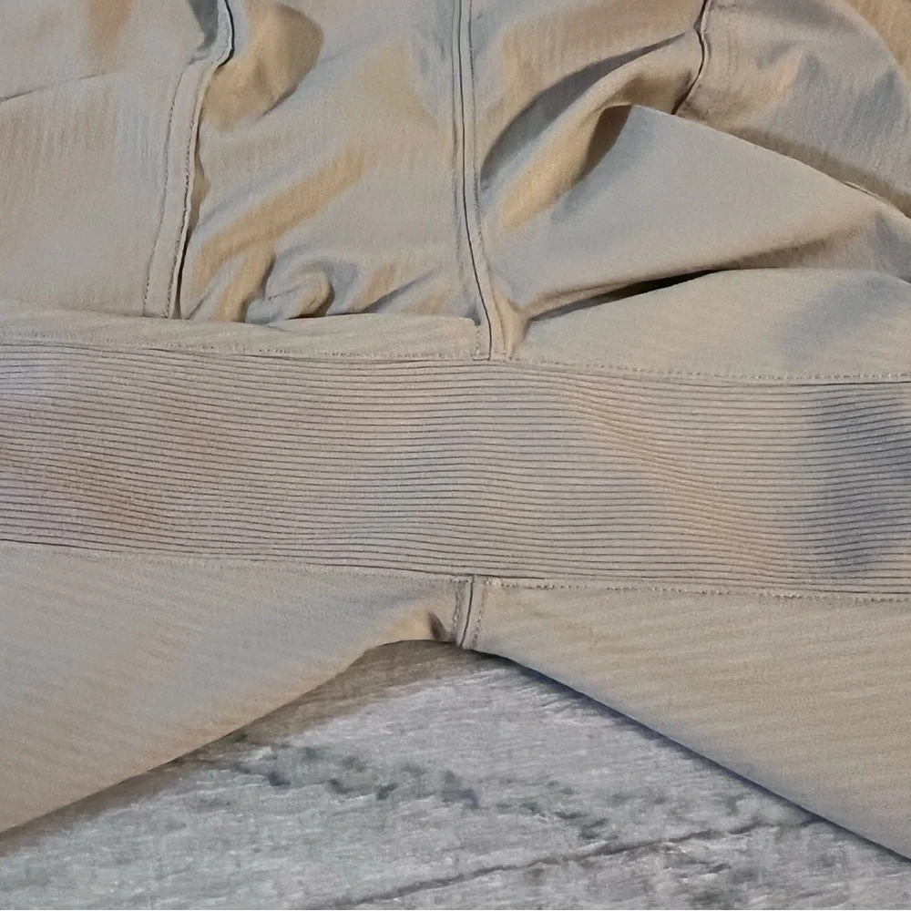 Lululemon Beyond the Studio Crop - Picture 11 of 16